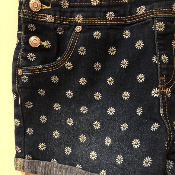 Cute Denim Daisy Jordache Overall Shorts - Picture 5 of 7